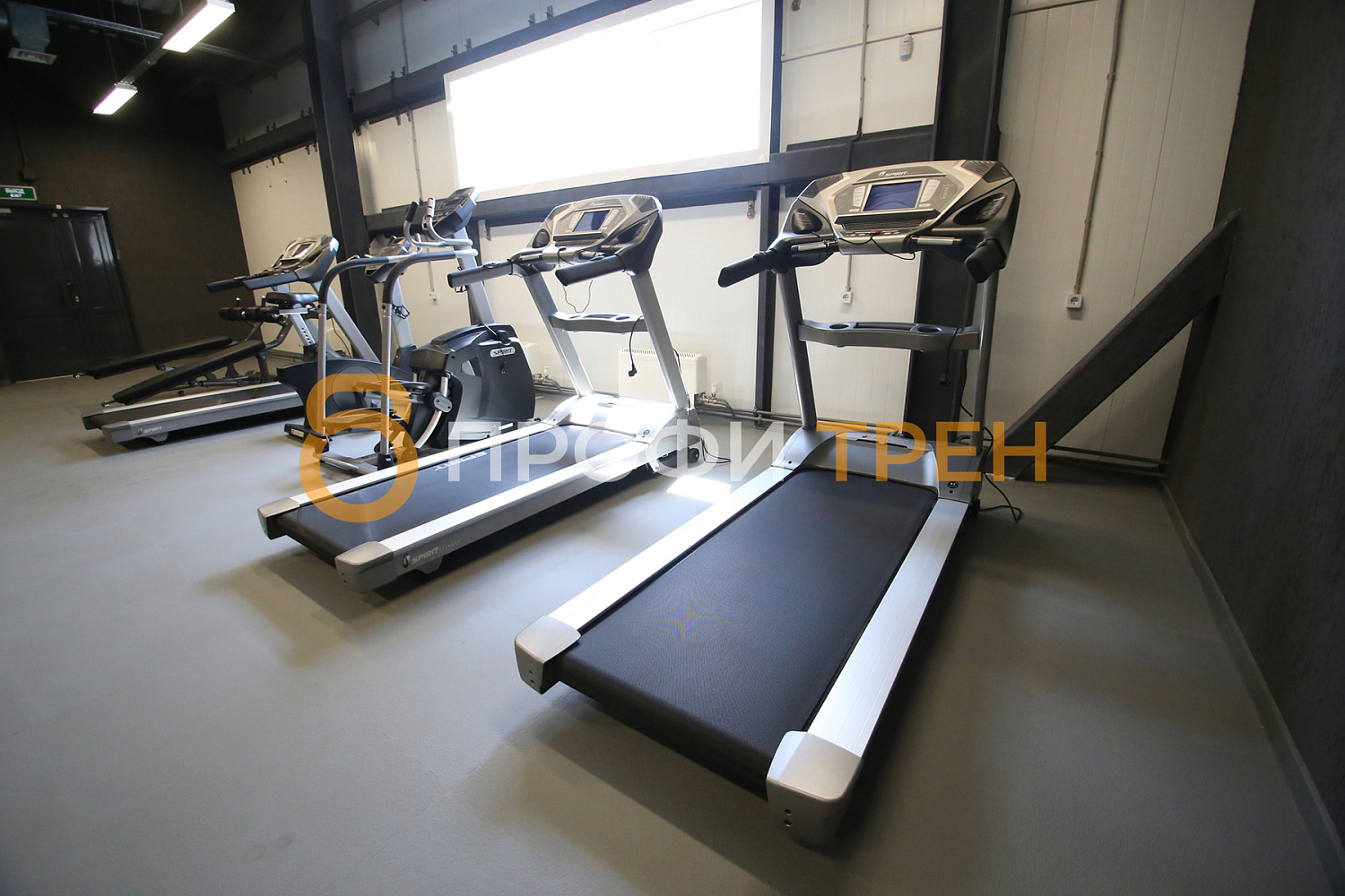 Тренажерный зал при ледовой арене «Прогресс»